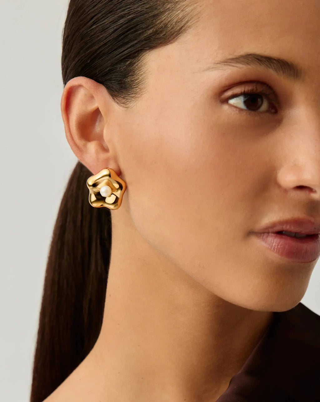 Eny Puffy Daisy Oversized Stud Earrings | 18ct Gold Plated/Pearl